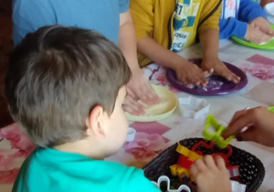 Pieczemy ciasteczka.