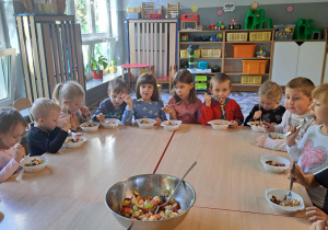 Jesienna sałatka owocowa grupy III.