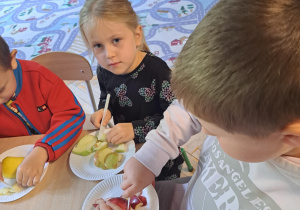 Jesienna sałatka owocowa grupy III.