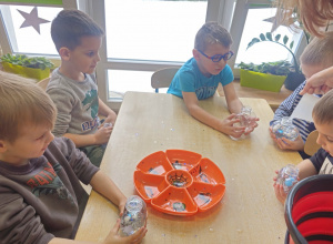 Warsztaty sensoryczne w grupie I i II.